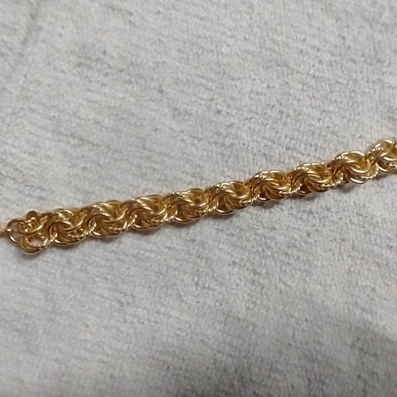 Large link goldtone twisted wire large clasp bracelet - Picture 3 of 3